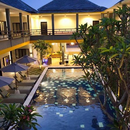 Palloma Hotel Kuta Кута Екстериор снимка